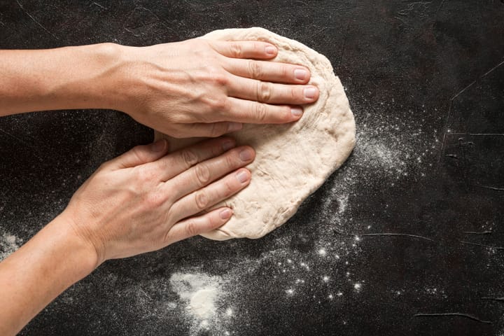 Come impastare la pizza? La guida completa